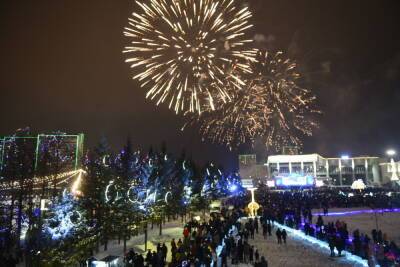 В Челнах центральная елка на площади Азатлык откроется 17 декабря