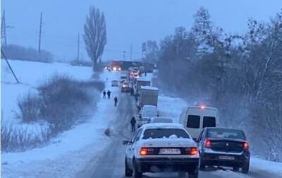 Снегопады в Ровенской области вызвали пробки на дорогах