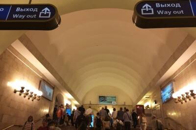 Движение на «красной» ветке петербургского метро приостановили по техническим причинам