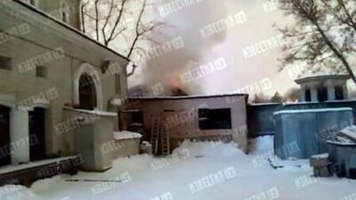 Склад резины загорелся на Крымском валу в Москве