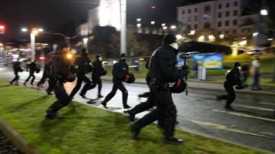 Агрессия и нападение на полицейских: в Саксонии и Баварии снова прошли акции протеста против коронавирусных ограничений