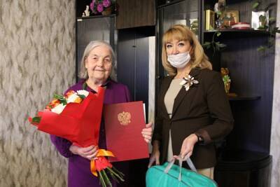 Жительницу Сыктывкара поздравили с 90-летием от имени президента России