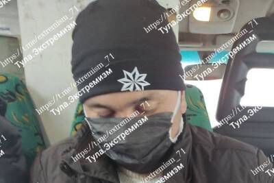 Тульские силовики поймали мигранта в одежде с экстремистской символикой