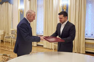 Зеленский наградил композитора Игоря Поклада орденом Государства и присвоил звание Героя Украины