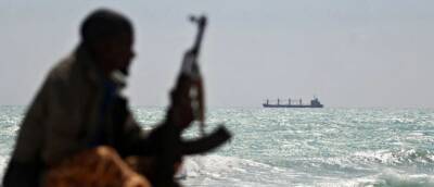 Пираты захватили экипаж контейнеровоза в Гвинейском заливе