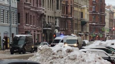 Власти Петербурга затеяли перекрытие улиц для ремонта на фоне пробок из-за снега