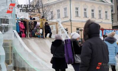 Родителей пригородного поселка под Челябинском удивил съезд с детской горки