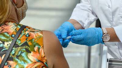РАН назвала число вакцинаций в день, чтобы Москва избежала новых волн COVID-19