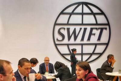 Александр Хмелевский - Экономист назвал неэффективным возможное отключение России от системы SWIFT - vm.ru - Россия - США - Украина - county Swift - Swift