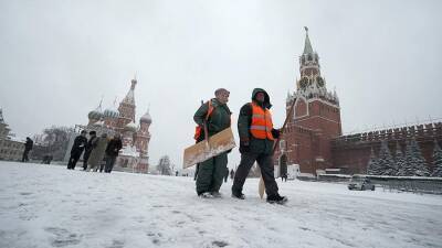 Рекордный за 28 лет снегопад обрушился на Москву