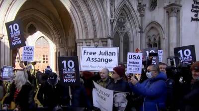 Митинг в поддержку Ассанжа прошел у британского консульства в Нью-Йорке