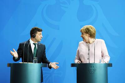 Меркель лично отказала Зеленскому в поставках Украине оружия