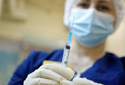 В Красноярске медсестра уничтожила 12 доз вакцины от коронавируса