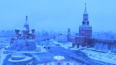 Настоящая зима: на Москву обрушился сильнейший за 30 лет снегопад