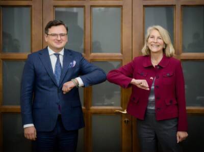Помощница госсекретаря США встретилась в Киеве с Кулебой перед визитом в Москву