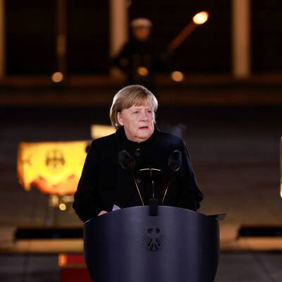 Меркель лично заблокировала поставки оружия на Украину по линии НАТО