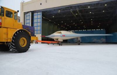 Первый летный образец ударного БПЛА С-70 «Охотник» представили в Новосибирске