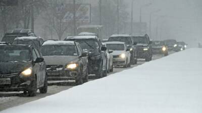 В Москве сообщили о сильной загруженности на дорогах из-за снега