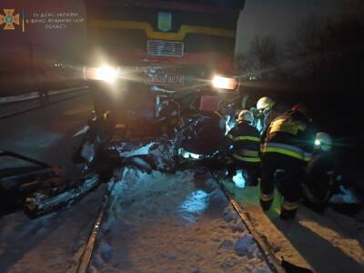 В Ивано-Франковской области столкнулись поезд и легковой автомобиль, есть погибшие