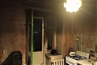 Неосторожный курильщик устроил пожар в пятиэтажке в Шумерле