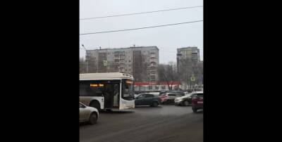 На перекрестке Водопьянова – Меркулова не работают светофоры (видео)