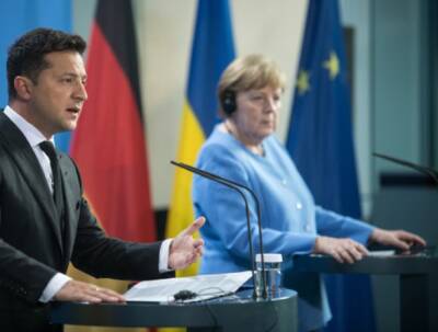 Меркель отказала Зеленскому снять «блокаду» на поставку оружия