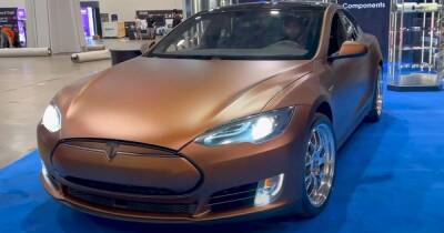 Уникальную бензиновую Tesla Model S впервые показали на фото и видео