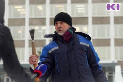 Скульптор ледовых фигур на Стефановской площади в Сыктывкаре рассказал о тонкостях работы