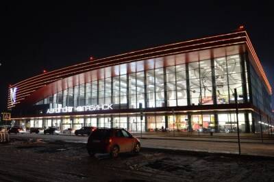 Уголовное дело возбудили после инцидента с самолетом, выкатившимся за край обледеневшей полосы в аэропорту Челябинска
