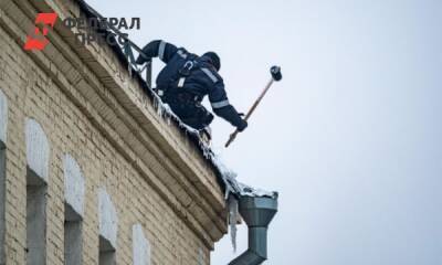 Петербурженка оказалась в больнице в тяжелом состоянии из-за падения наледи с крыши
