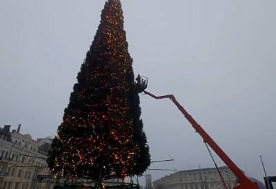 Традиция нарушена: в Киеве перенесли дату открытия главной елки страны, когда зеленая красавица запылает