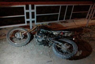 В Анапе мотоциклист без прав сбил 24-летнего парня
