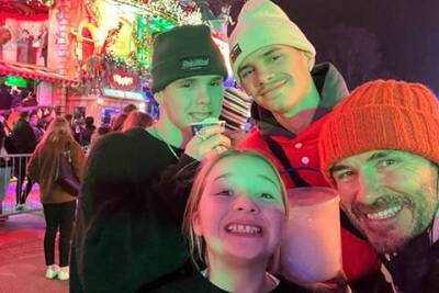 "Веселый вечер в Лондоне": Дэвид Бекхэм с сыновьями Ромео и Крузом и дочерью Харпер посетили рождественскую ярмарку