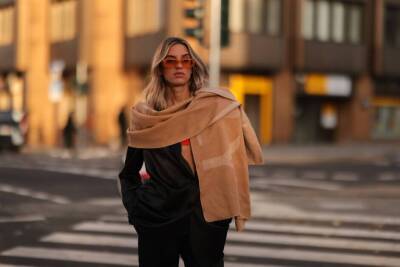 Streetstyle: какой шарф купить этой зимой