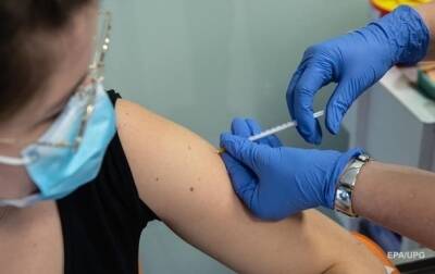 В Минздраве рассказали, кто получит третью дозу вакцины