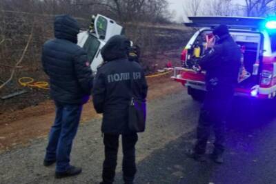 На Луганщине перевернулась маршрутка с пассажирами: есть жертва, семь пострадавших