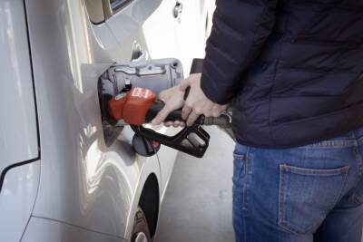 Минэкономики перед Новым годом потребовало снизить цены на бензин и дизтопливо