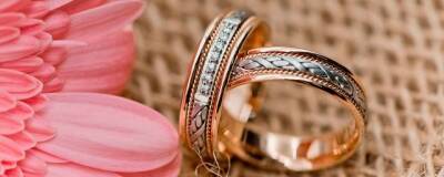 В Белгородской области принят закон о выплатах к юбилеям свадьбы