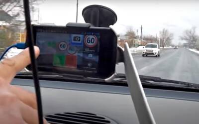 Держите смартфон под рукой: водителям рассказали, как запись нарушения ПДД на камеру поможет заработать