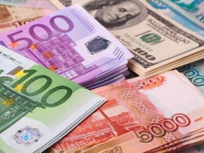 Рубль или валюта: в чем выгоднее хранить деньги в ближайшие месяцы?