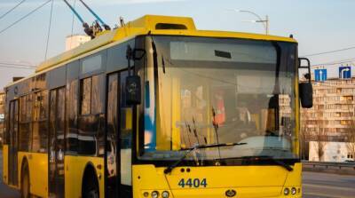 В Киеве ранили ножом в грудь пассажира троллейбуса