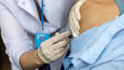 Собянин: первый компонент вакцины от COVID-19 получили уже более 5,8 млн москвичей
