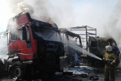 В Ростовской области сгорел грузовик