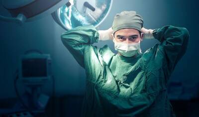 Женщины на 15% чаще умирают или получают осложнения, если их оперирует хирург-мужчина