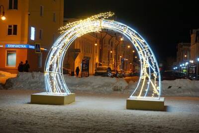В Сыктывкаре зажглась огнями новогодняя светодиодная арка