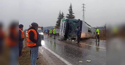 У Туреччині перекинувся автобус із пасажирами: двоє людей загинули, десятки постраждали