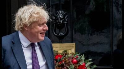 Терпение лопнуло: британцы требуют отставки Джонсона из-за вечеринки в локдаун