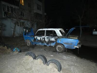 В Северодонецке во дворе многоэтажки сгорел автомобиль: полиция выясняет обстоятельства