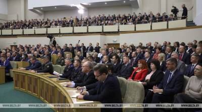Лукашенко: если люди будут видеть перспективы жизни в регионах, то будут здесь жить