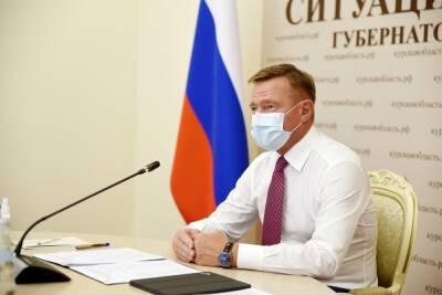 Губернатор Курской области повторно прошел ревакцинацию от коронавируса